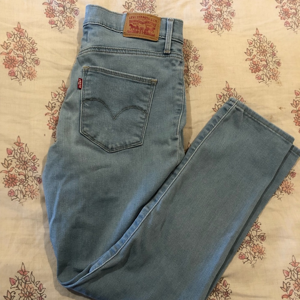 2 pairs of Levi skinny jeans